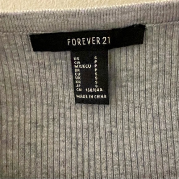 Forever 21 Gray ribbed Knit Long sleeve crop Twist Front Top w/ Shoulder Pads -S - Picture 6 of 8